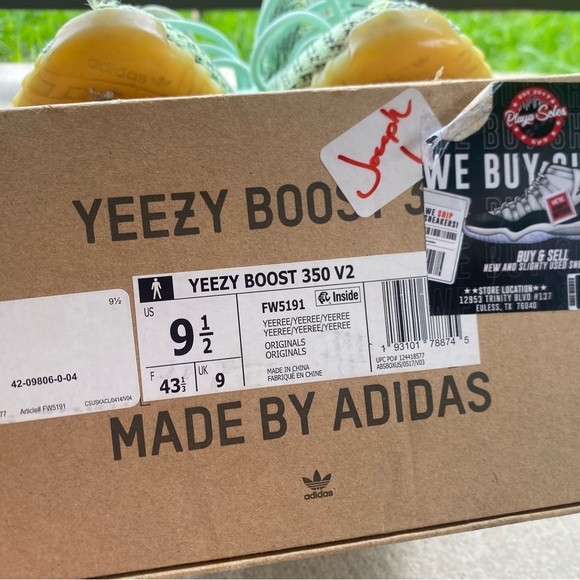 Yeezy - Picture 7 of 7